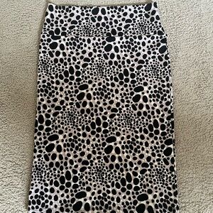LuLaRoe Black and Cream Patterned Pencil Skirt